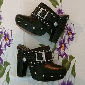 Clearout! Vince Camuto harness clogs